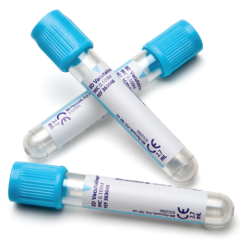 363048 • BD® Vacutainer® 9NC 0,129M Plus Kan Alma Tüpü, 2,7ml, 13×75mm, PET/PP, Kağıt Etiket, Hemogard™ Güvenlik Kapağı, Mavi, STERİL • 100 adet (1 tepsi × 100 tüp)